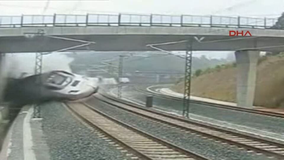 İspanya'daki korkunç tren kazası kamerada