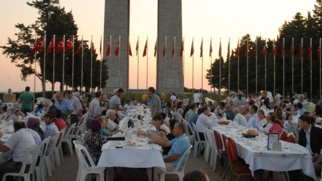 Şehitlikte iftar!