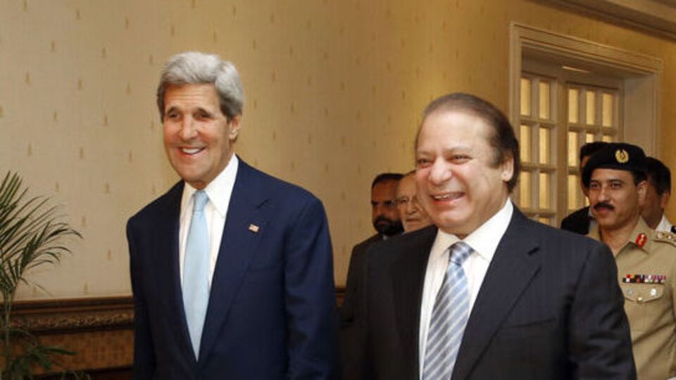Kerry Pakistan'da