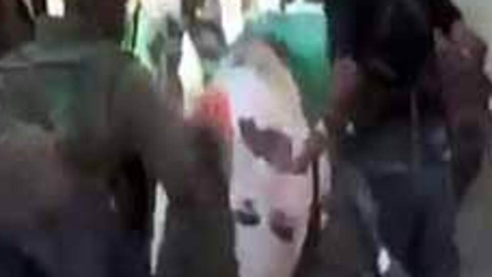 'Öcalan' posterini çiğnediler