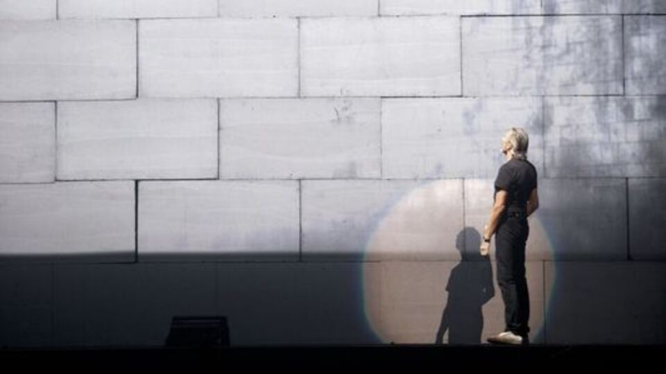 "The Wall" söylenirken dev duvar yıkıldı