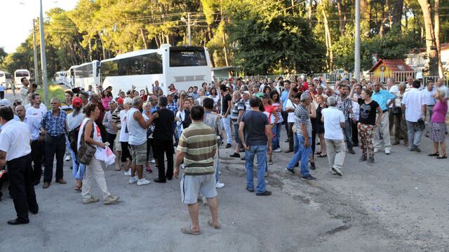 Silivri'ye gitmek isteyenlerin otobüsleri durduruldu!