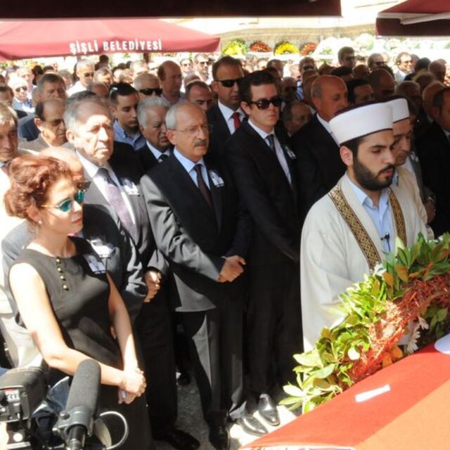 Pelin Batu babasına veda etti