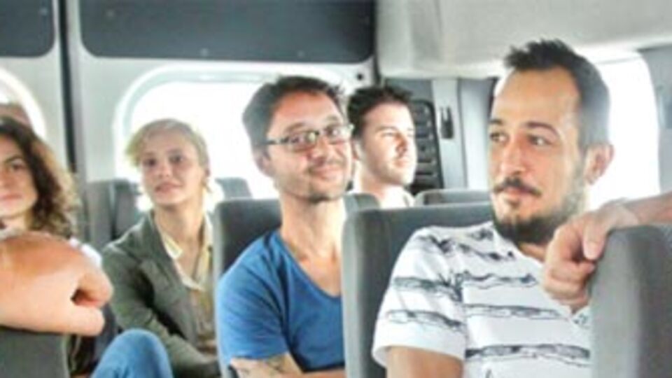 Ünlülerin teşhir edilmeleri doğru mu?