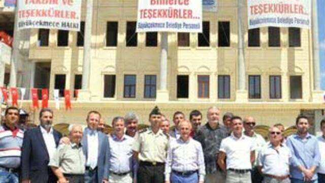 Başkan'ın elinden