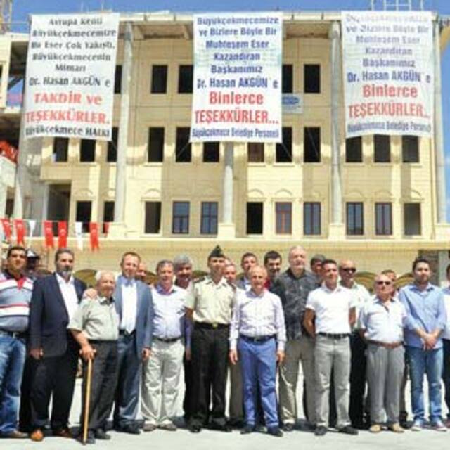 Başkan'ın elinden