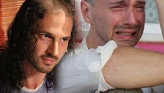 Hem kesti hem ağladı