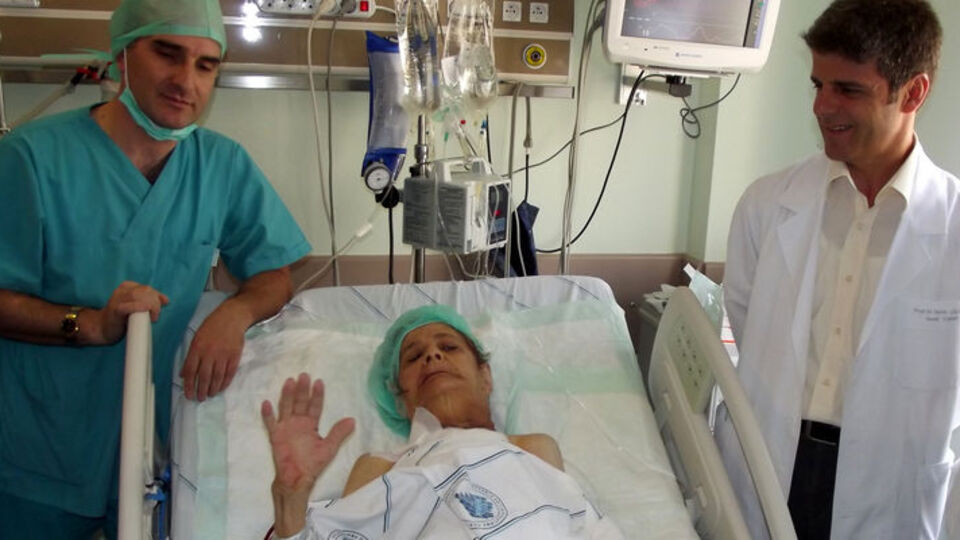 Kendi kafasından daha büyük guatr çıkarıldı!