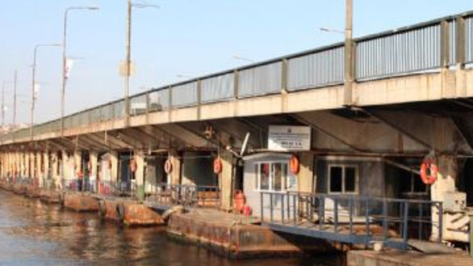 Unkapanı Köprüsü'nden atladı