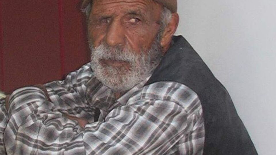 Eşini bastonla döverek öldürdü