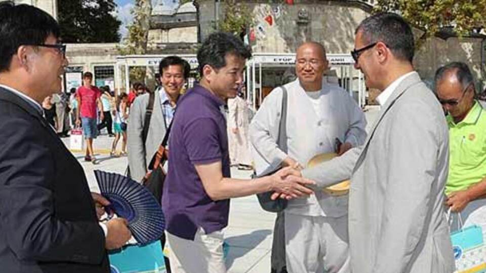 Koreli din adamları Eyüp Sultan'ı gezdi