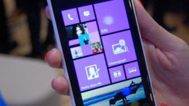 Nokia Lumia ile uçuşa geçti!