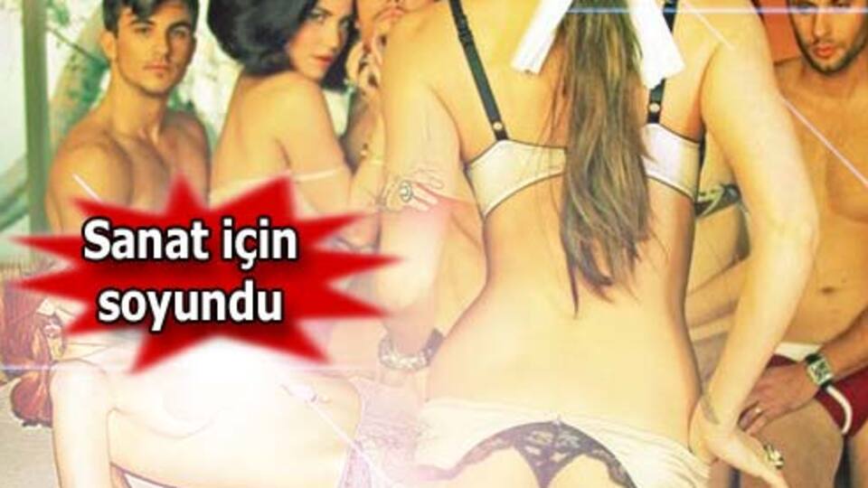 Başbakan kızı çıplak!