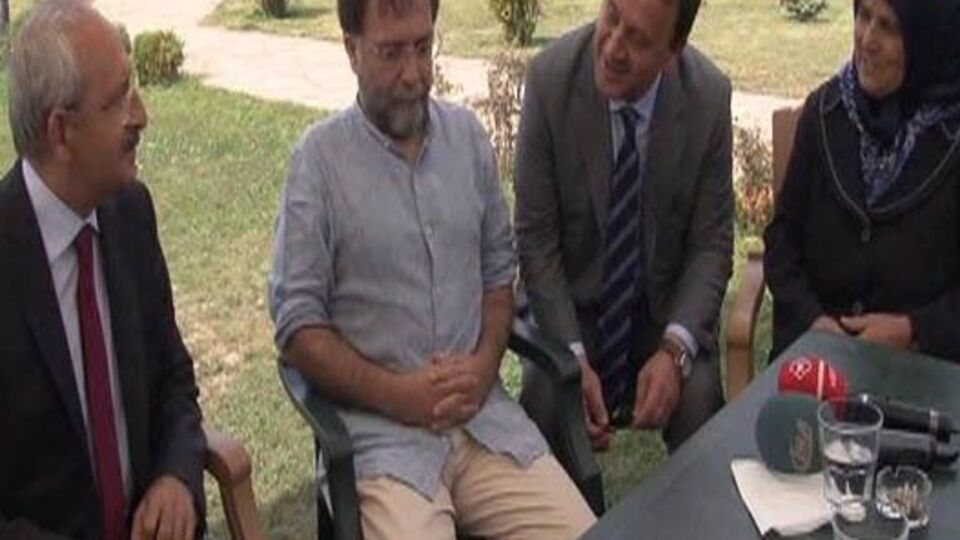 Hakan'ın annesi Kılıçdaroğlu'nu güldürdü