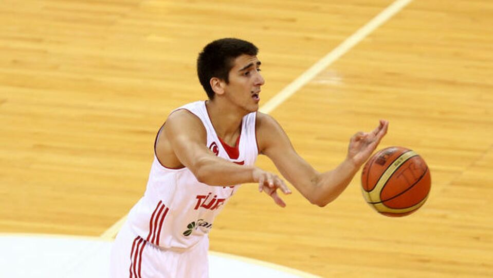 Kenan Sipahi imzaladı