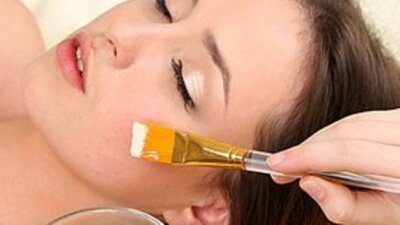 İrmik ve gül suyu ile peeling