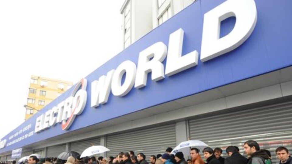 Teknoloji devi rakibine satılıyor!