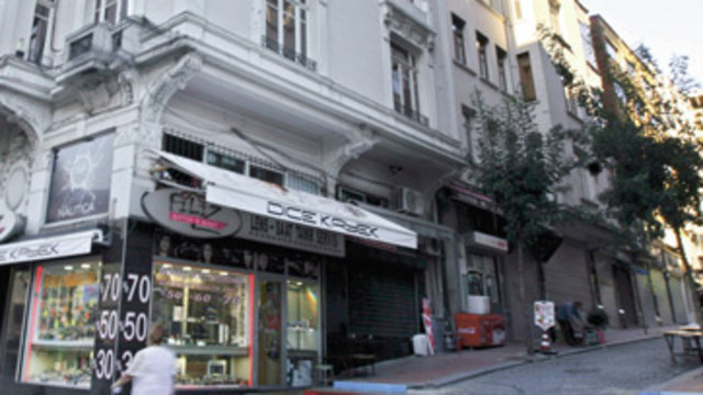 Hrant Dink'in vurulduğu yerde ilginç görüntü!