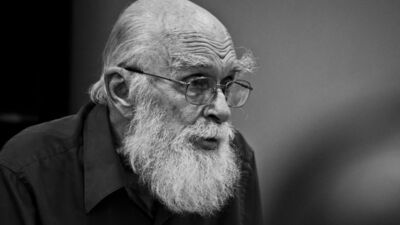 Delikanlı falcı arıyor!