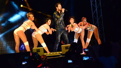 Şarkılarıyla şaşırttı!