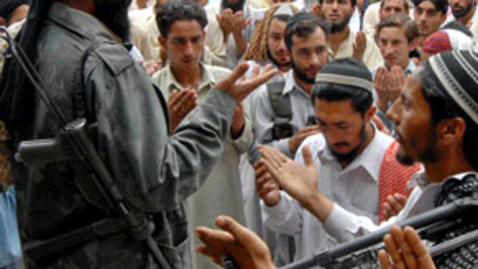 Pakistan Taliban'la görüşüyor