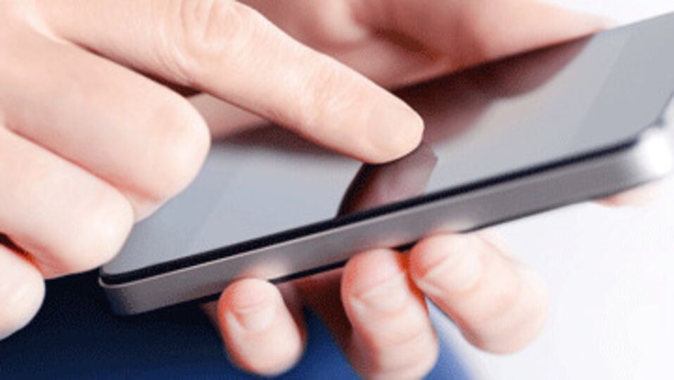 Bakanlara "akıllı" telefon yasak!