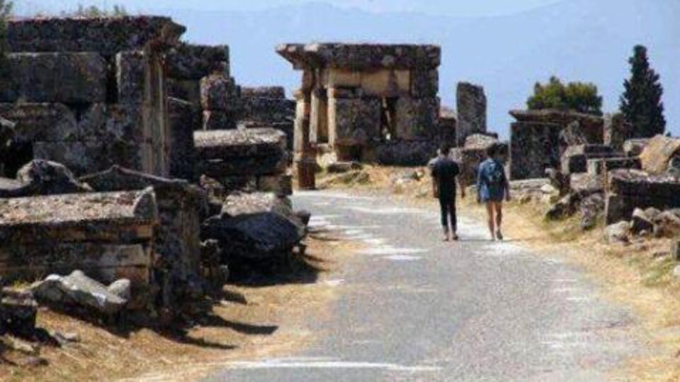 Kenan Evren'in döktürdüğü asfalt sökülüyor