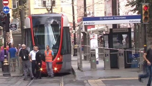 Şüpheli bavul tramvay seferlerini durdurdu