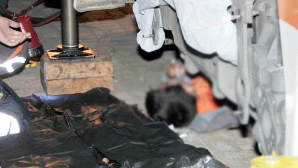 Tramvayın altında feci şekilde can verdi