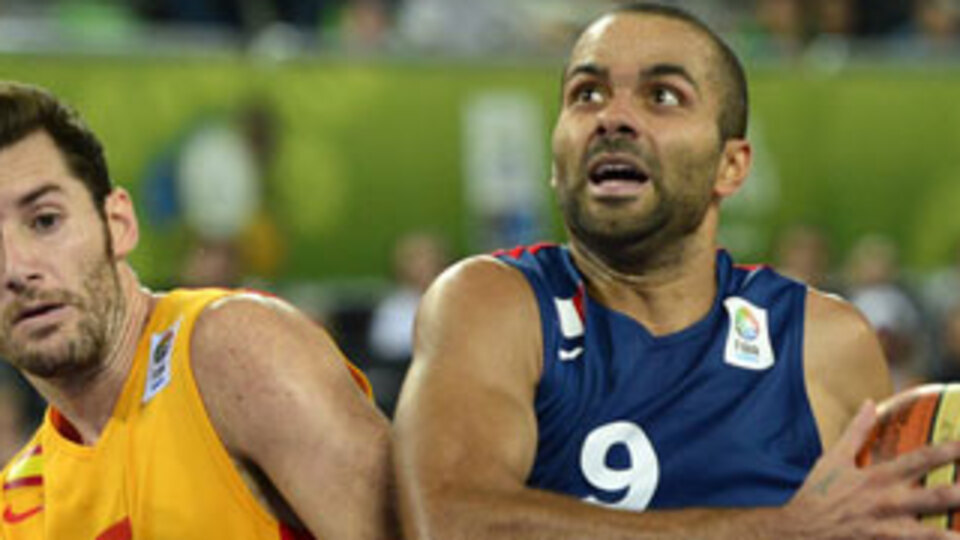 Tony Parker uçurdu!