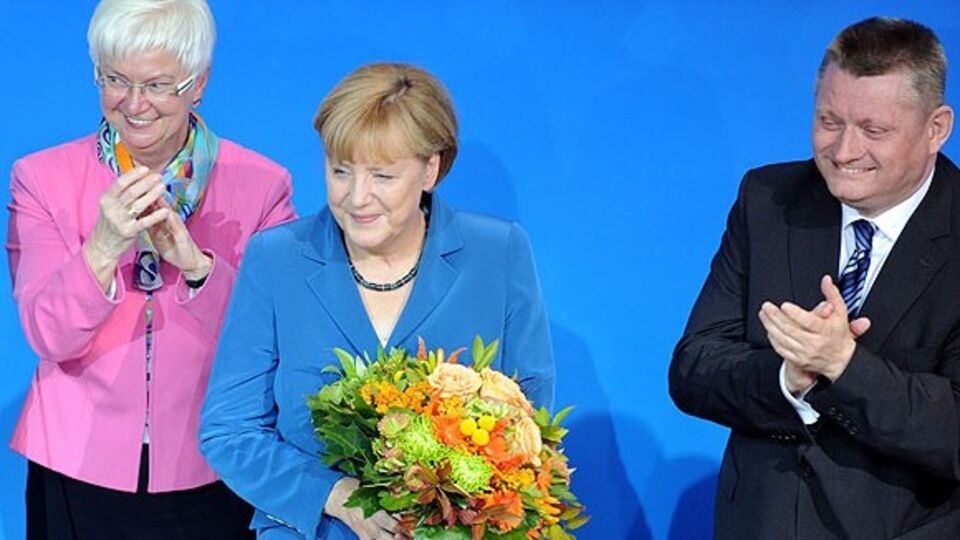 Almanya'da zafer Merkel'in!