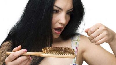 Saçınız bu kadar dökülüyorsa kel kalabilirsiniz!