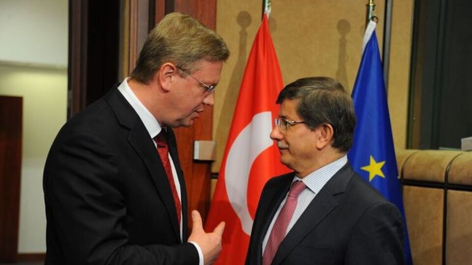 Davutoğlu, Füle ile görüştü
