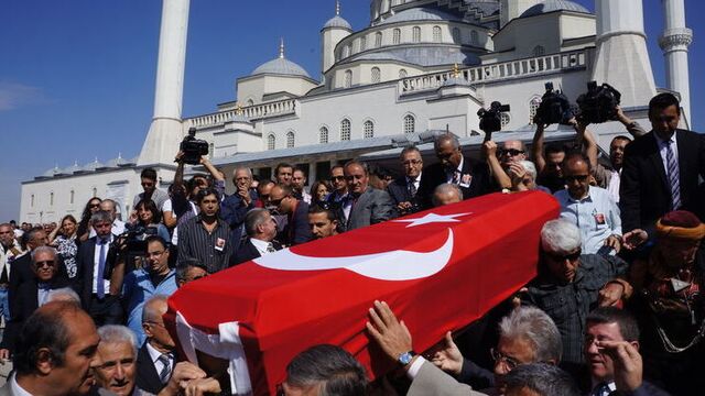 Turgut Özakman defnedildi