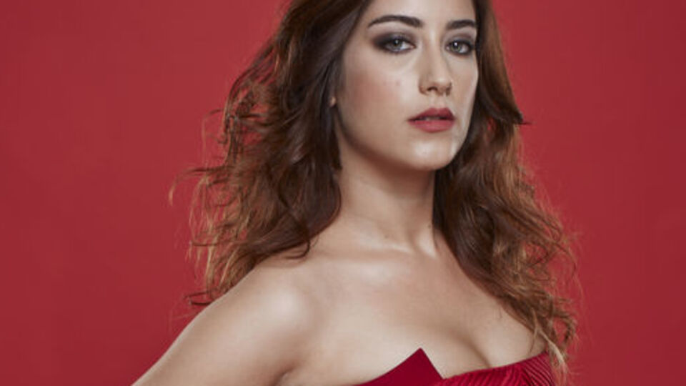 Hazal Kaya'ya Twitter şoku!