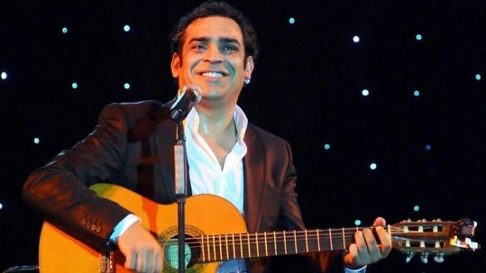 Sahnede "andımız"ı okudu