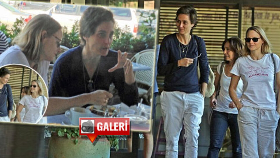 Jodie Foster kız arkadaşıyla görüntülendi