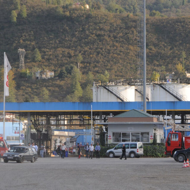Akaryakıt dolum tesisinde patlama