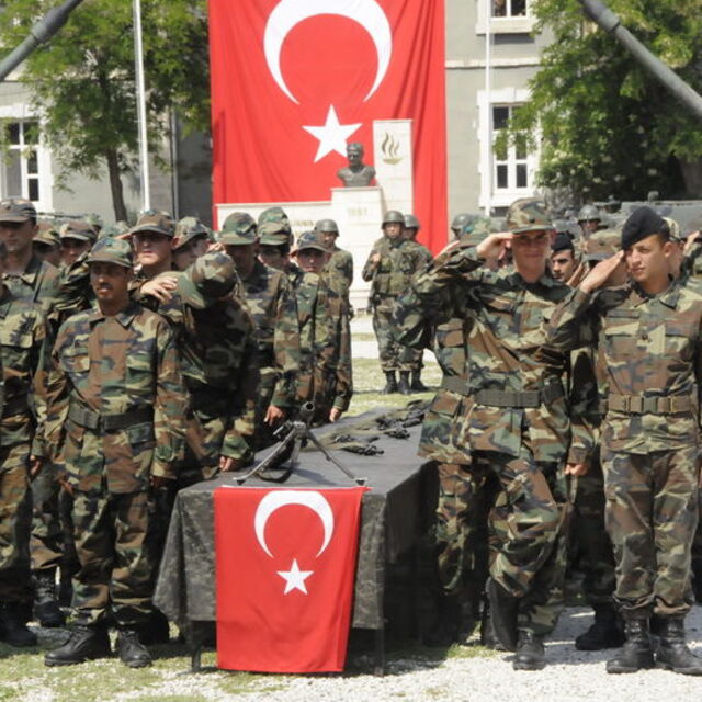 Tezkere bekleyen askerler 1 Mart'ı beklemeli mi?