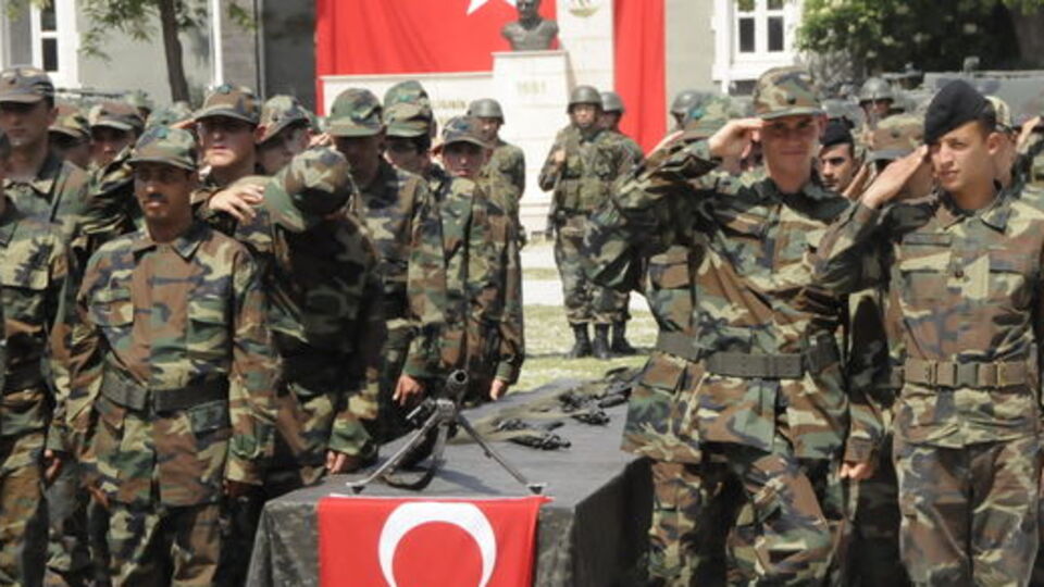Tezkere bekleyen askerler 1 Mart'ı beklemeli mi?