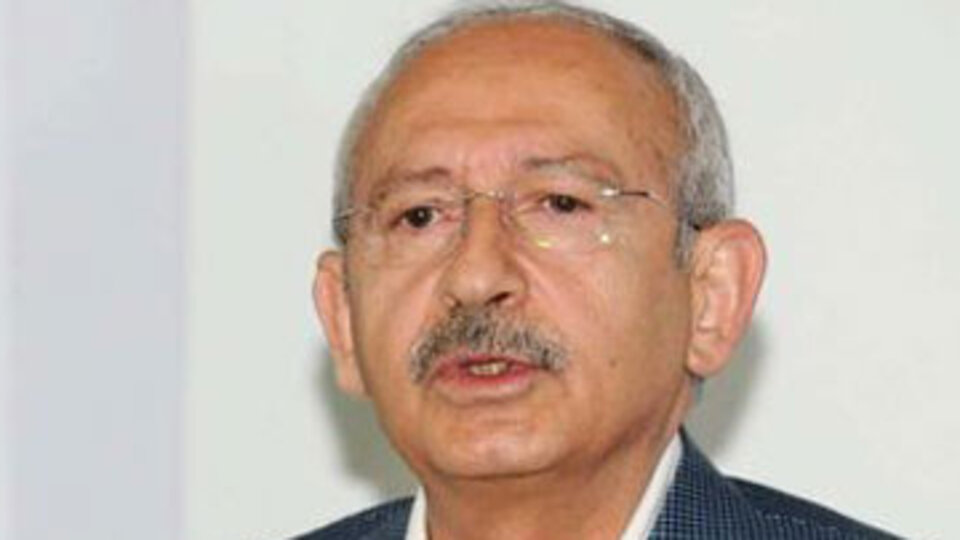 "Dolmabahçe'de Kadıköy'den gelen kadınları dikizliyor"