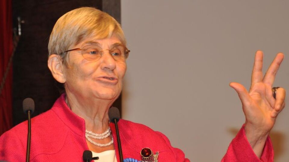 Canan Karatay'a dolandırıcı şoku