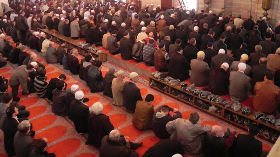 Cuma namazının saati değişti