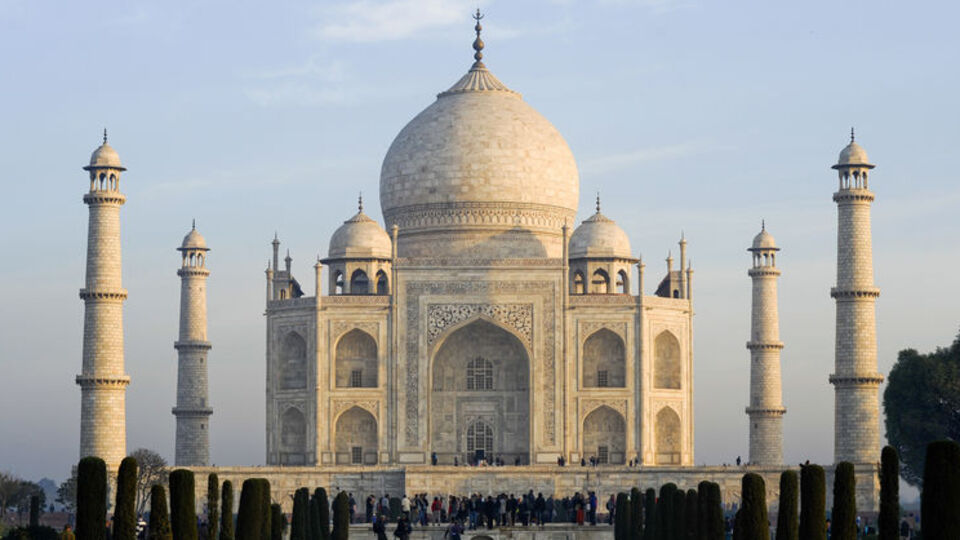 Demir Adam Hindistan'ı böldü