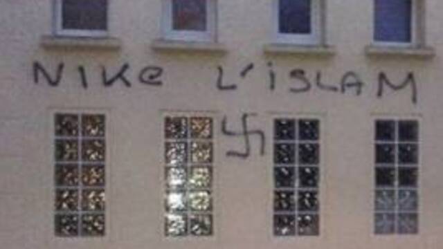 İki camiye çirkin saldırı