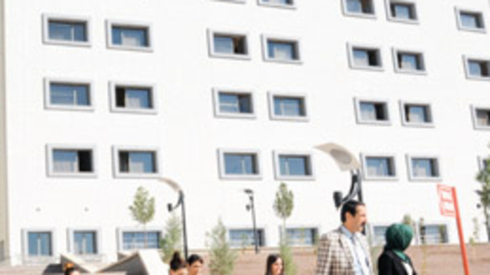 Kız ve erkek öğrenciler aynı evde kalabilir mi?