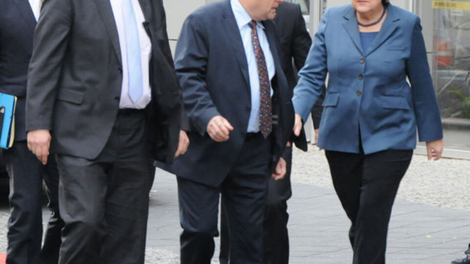 Alman hükümetinde ilk çatlak