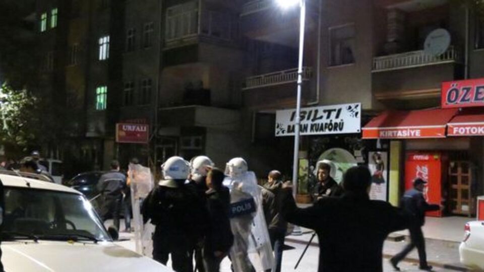 Üniversite yurdunda 'bayrak' kavgası!