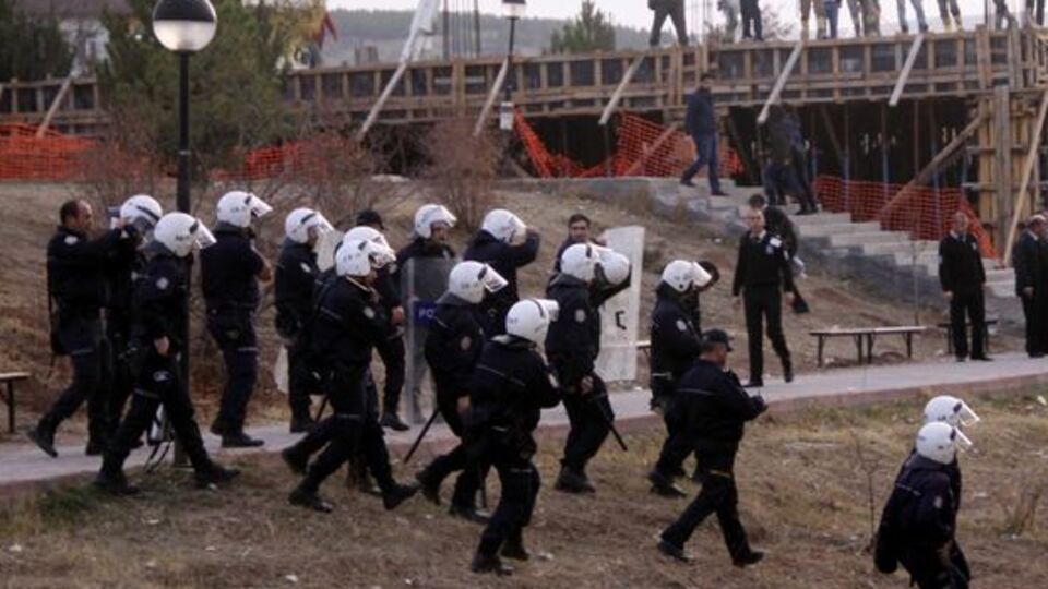 Cumhuriyet Üniversitesi yine karıştı!