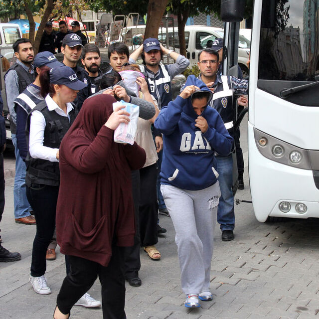 Çelik yelek ve otomatik silahlarla kürtaj operasyonu!